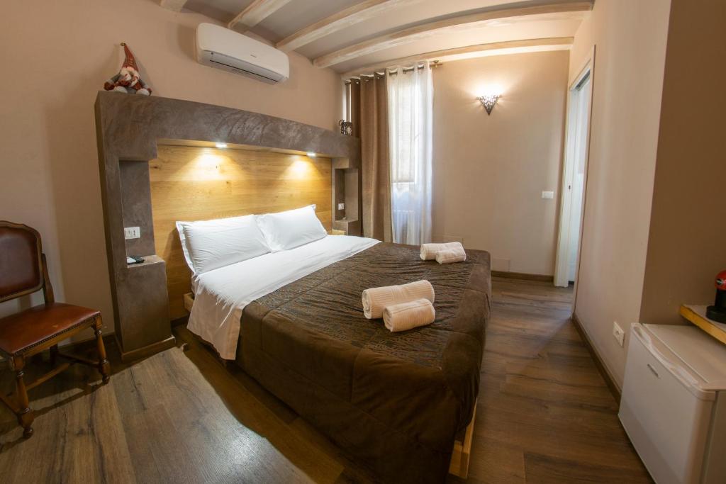Posteľ alebo postele v izbe v ubytovaní Marconi Rooms Alloggio Segreto