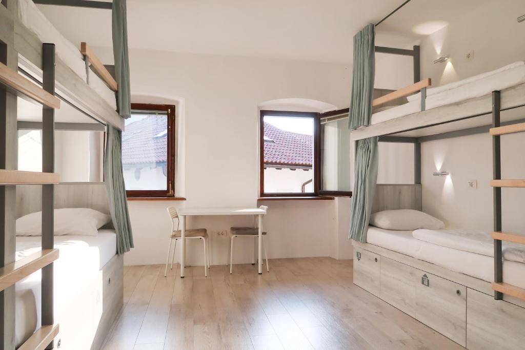 Postel nebo postele na pokoji v ubytování Premium Hostel Kobarid