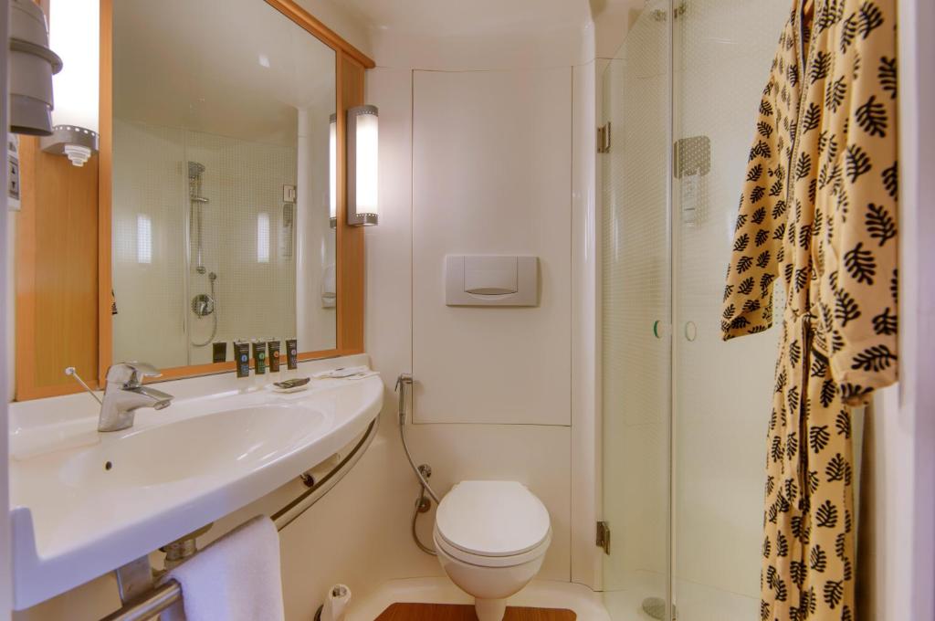 Koupelna v ubytování Ibis Chennai OMR - An Accor Brand