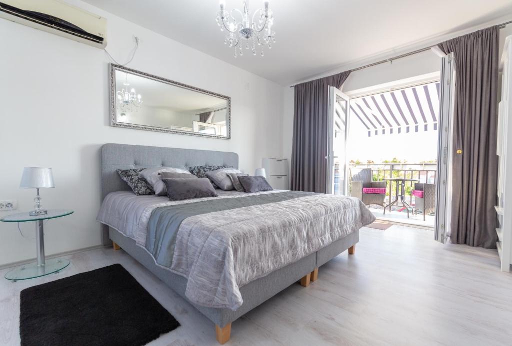 Posteľ alebo postele v izbe v ubytovaní Beautyful sea view 6 luxury studio Danijela