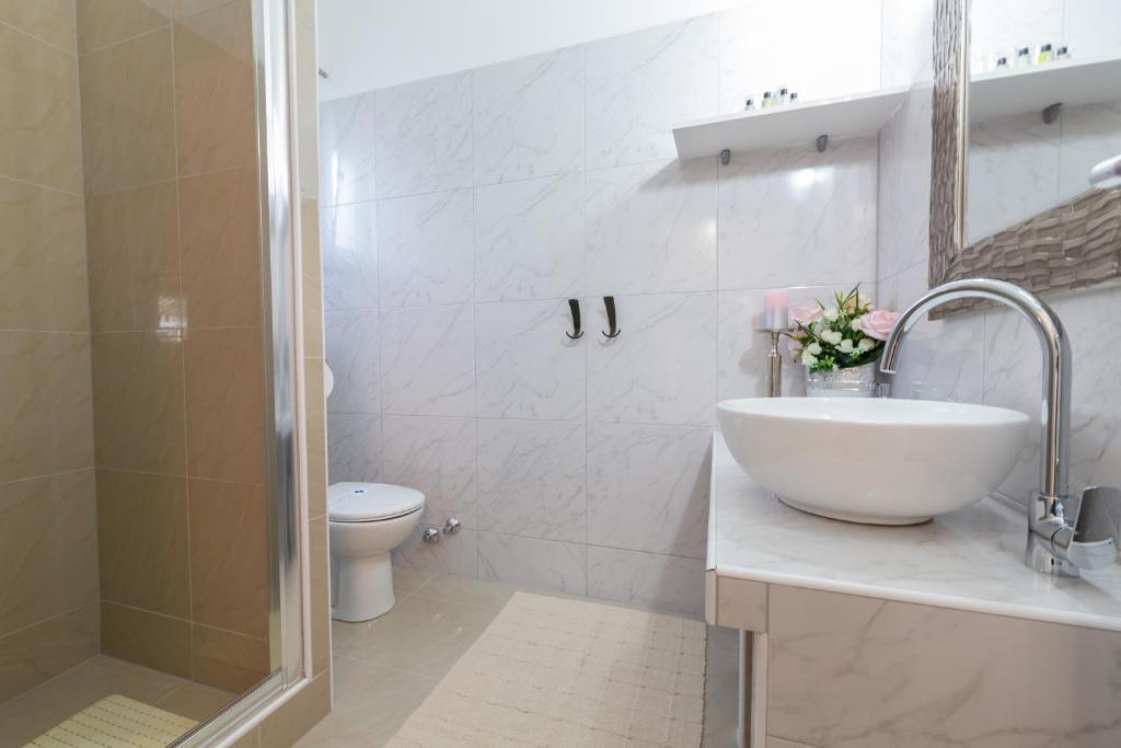 Kúpeľňa v ubytovaní Beautyful sea view 6 luxury studio Danijela