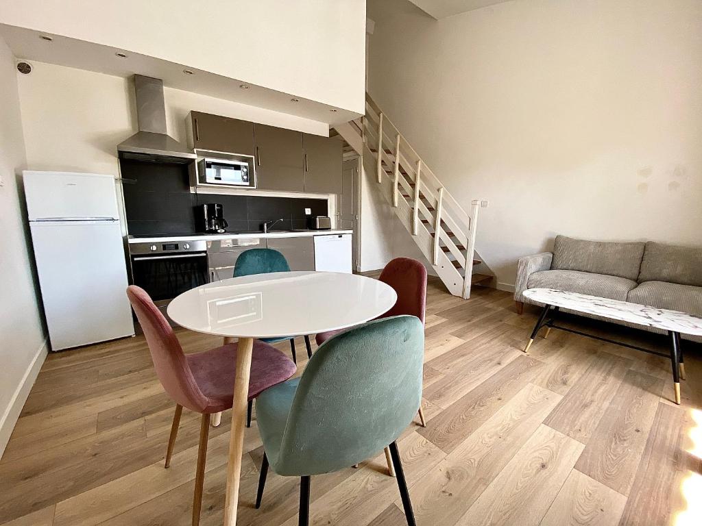 Kuchyň nebo kuchyňský kout v ubytování Propriété Malva appartement bergamotta