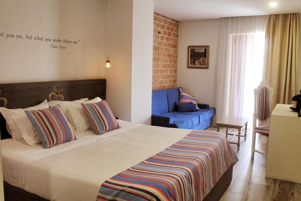 Cama ou camas em um quarto em Art'Otel Barcelos
