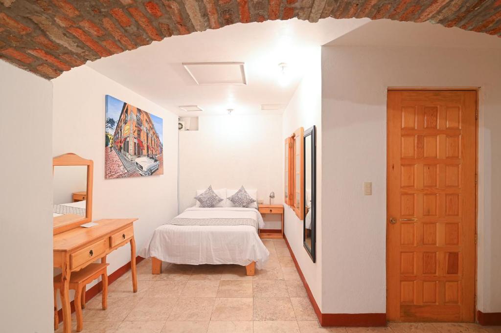 Postel nebo postele na pokoji v ubytování Hotel Meson Cuevano