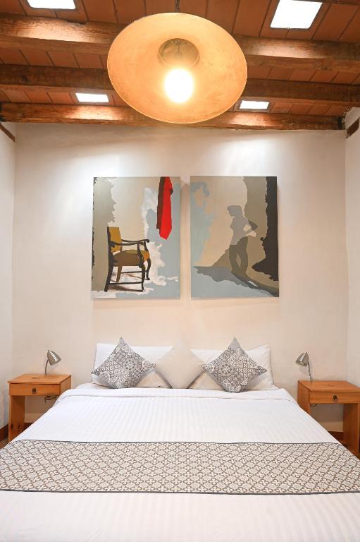 Postel nebo postele na pokoji v ubytování Hotel Meson Cuevano