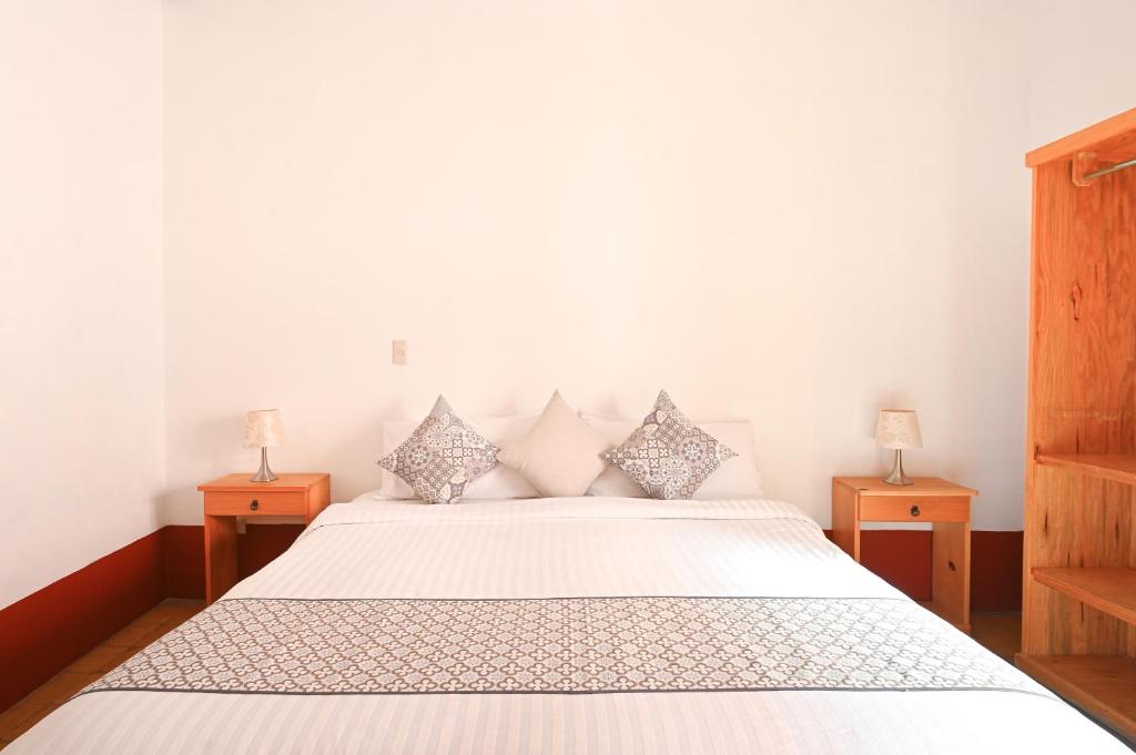 Postel nebo postele na pokoji v ubytování Hotel Meson Cuevano
