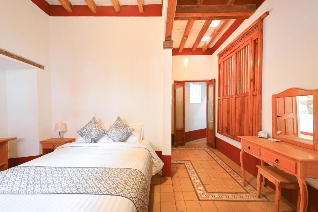 Postel nebo postele na pokoji v ubytování Hotel Meson Cuevano