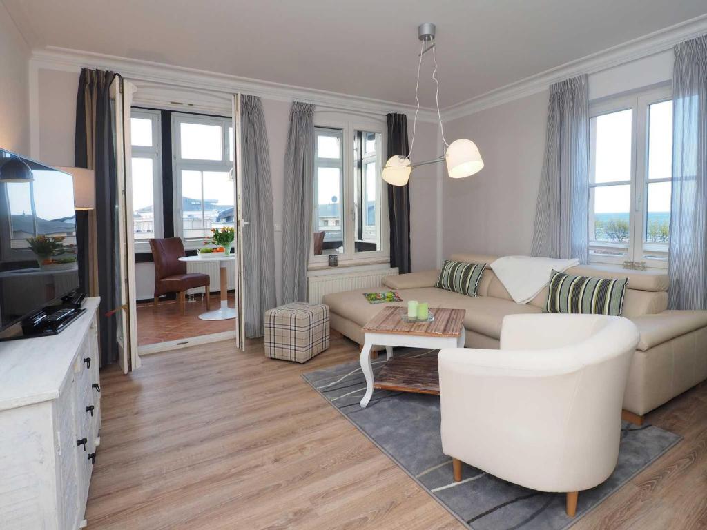 a living room with a couch and a table at Villa Vineta Wohnung 206 in Ahlbeck
