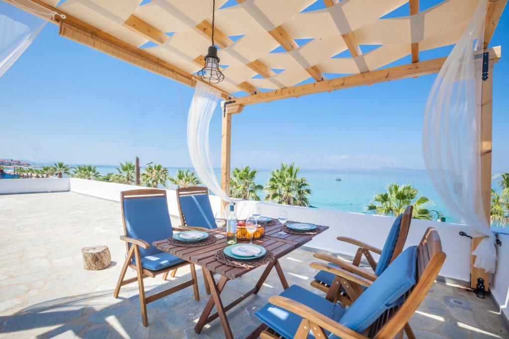 Φωτογραφία από το άλμπουμ του Nautilus Sea View Suite 4 στο Πευκοχώρι