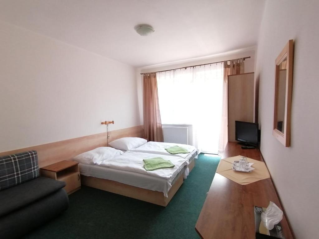 Posteľ alebo postele v izbe v ubytovaní Hotel Spojar