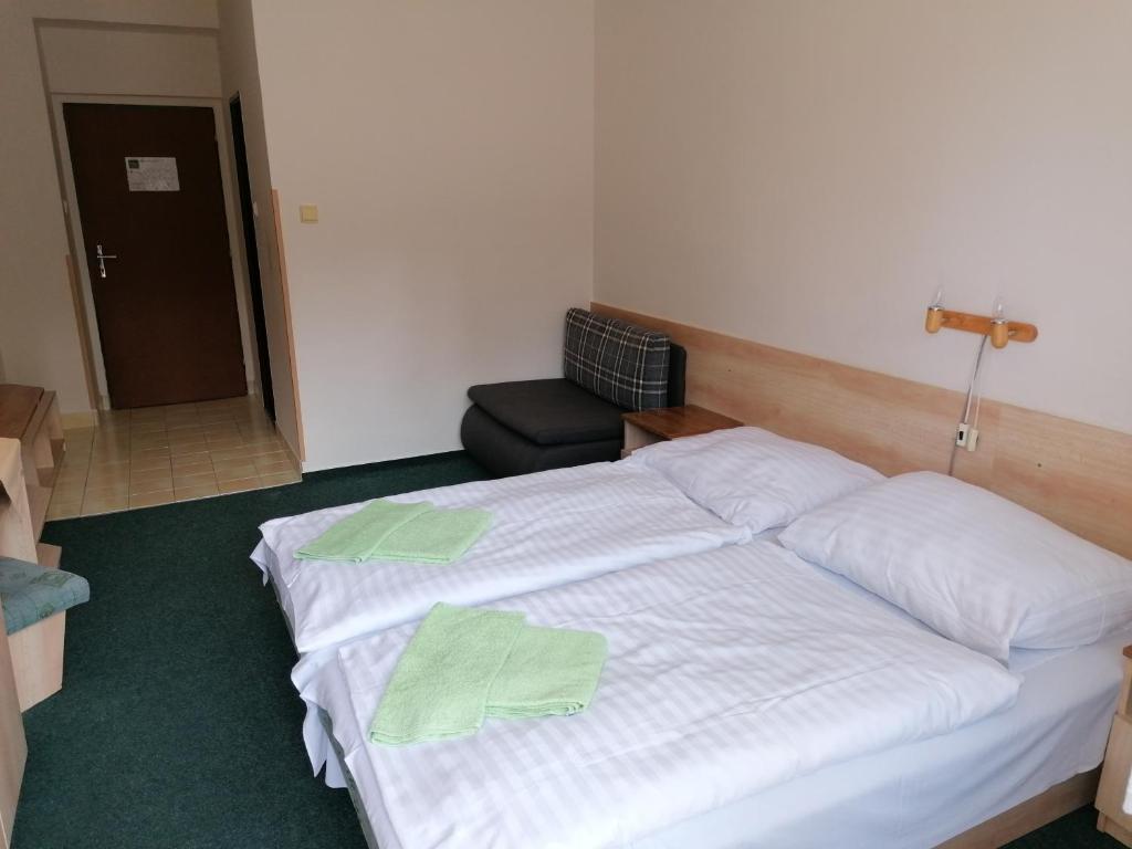 Posteľ alebo postele v izbe v ubytovaní Hotel Spojar