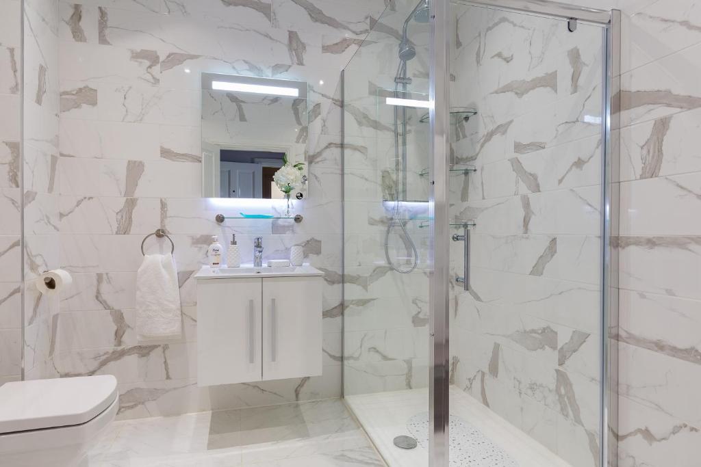 Cromwell road apartments - Two-Bedroom Apartment