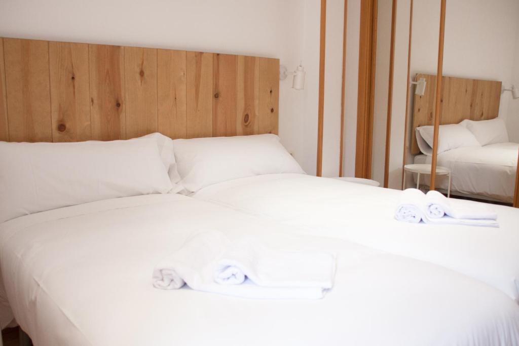 Postel nebo postele na pokoji v ubytování Hostal Cuéntame Evolución Auto Check in