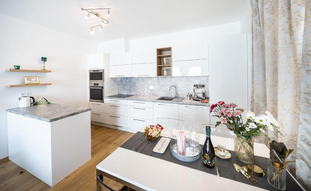 Kuchyň nebo kuchyňský kout v ubytování Silvie Apartments - Zlaté Terasy