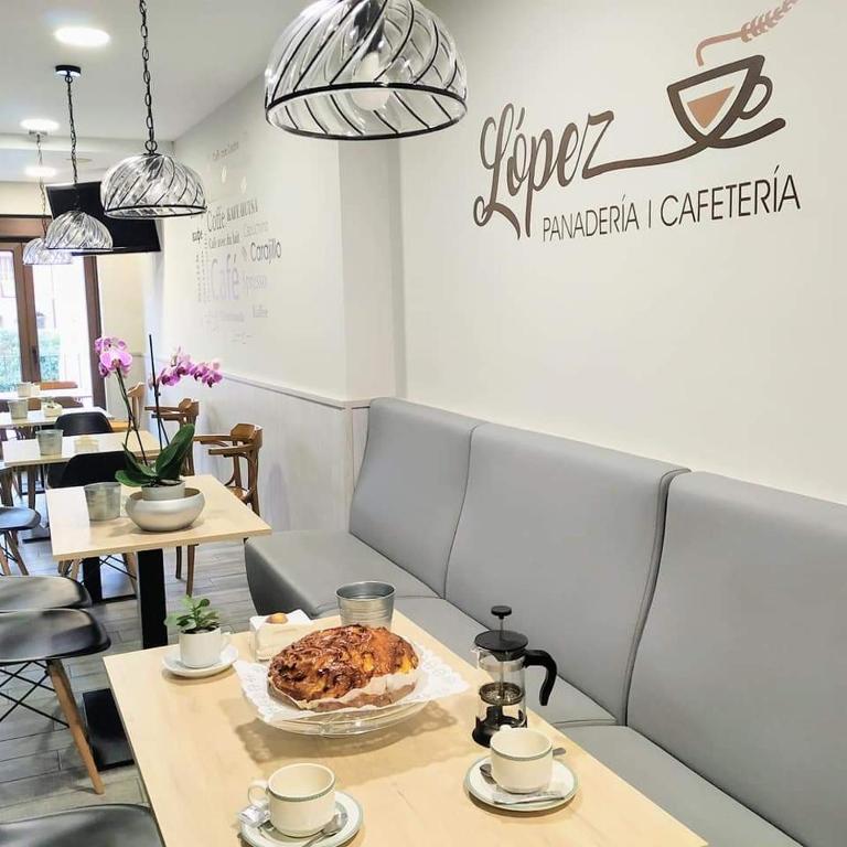Utensilios para hacer té y café en Apartamentos Terraza Ega
