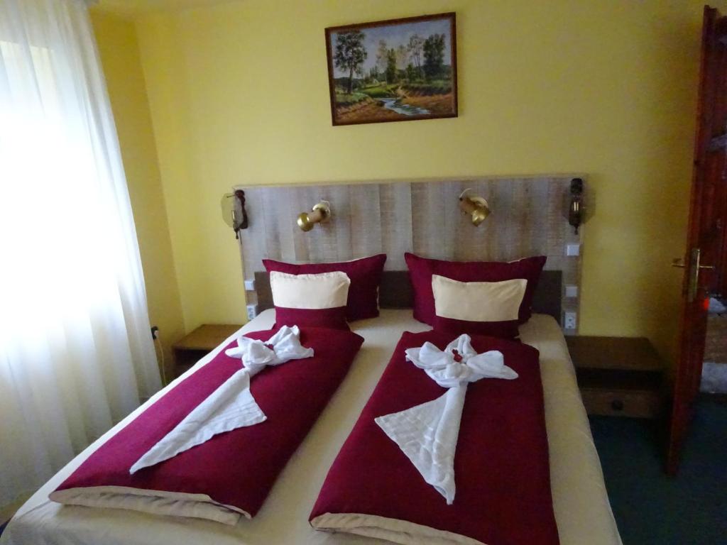 Posteľ alebo postele v izbe v ubytovaní Thomas Apartman Eger