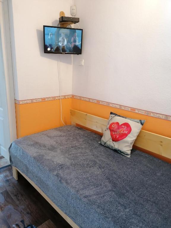 Posteľ alebo postele v izbe v ubytovaní Nagyi Vendégház Kecskemét