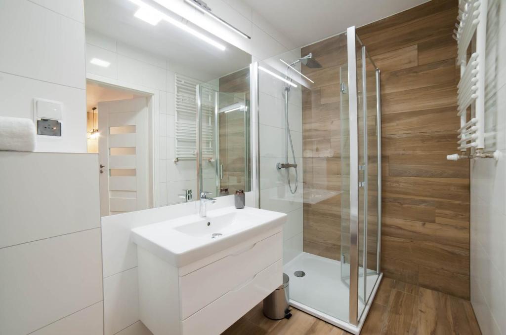 Koupelna v ubytování PORTY b103 Nadmorskie Tarasy pool sauna parking