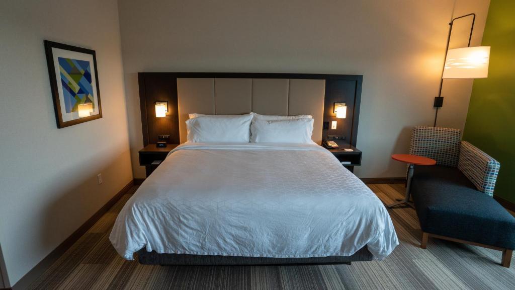 Holiday Inn Express & Suites Richburg by IHG - King Room - Hearing Accessible