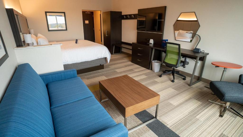 Holiday Inn Express & Suites Richburg by IHG - King Suite