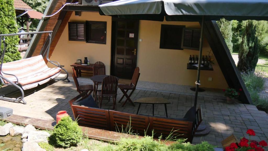 Veranda oz. zunanji predel v nastanitvi Planinska kuća "Zvuk Tišine" - Fruška gora