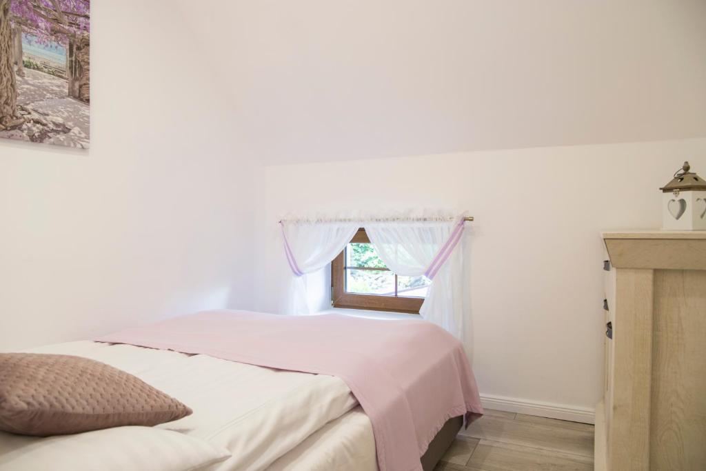 Posteľ alebo postele v izbe v ubytovaní Apartamenty EDEN jacuzzi, sauna