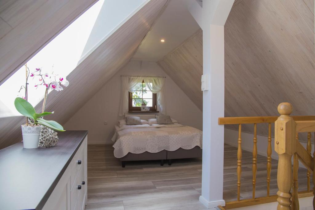 Posteľ alebo postele v izbe v ubytovaní Apartamenty EDEN jacuzzi, sauna