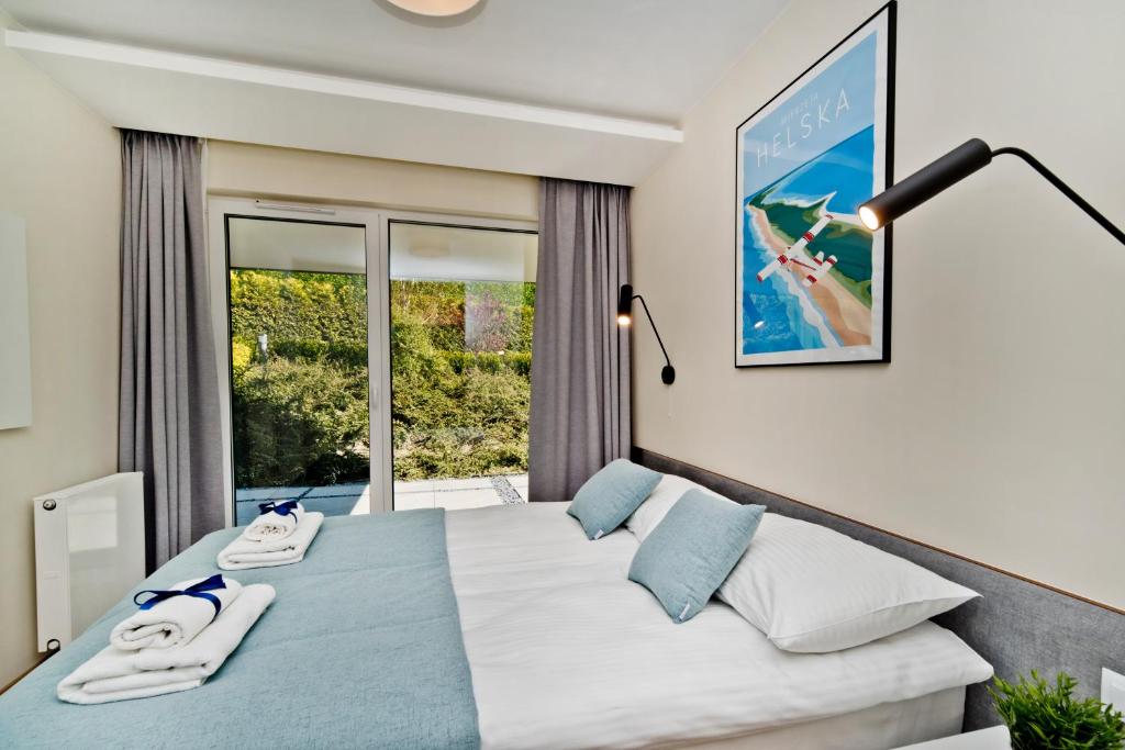 Postel nebo postele na pokoji v ubytování BlueApart Apartamenty Na Klifie