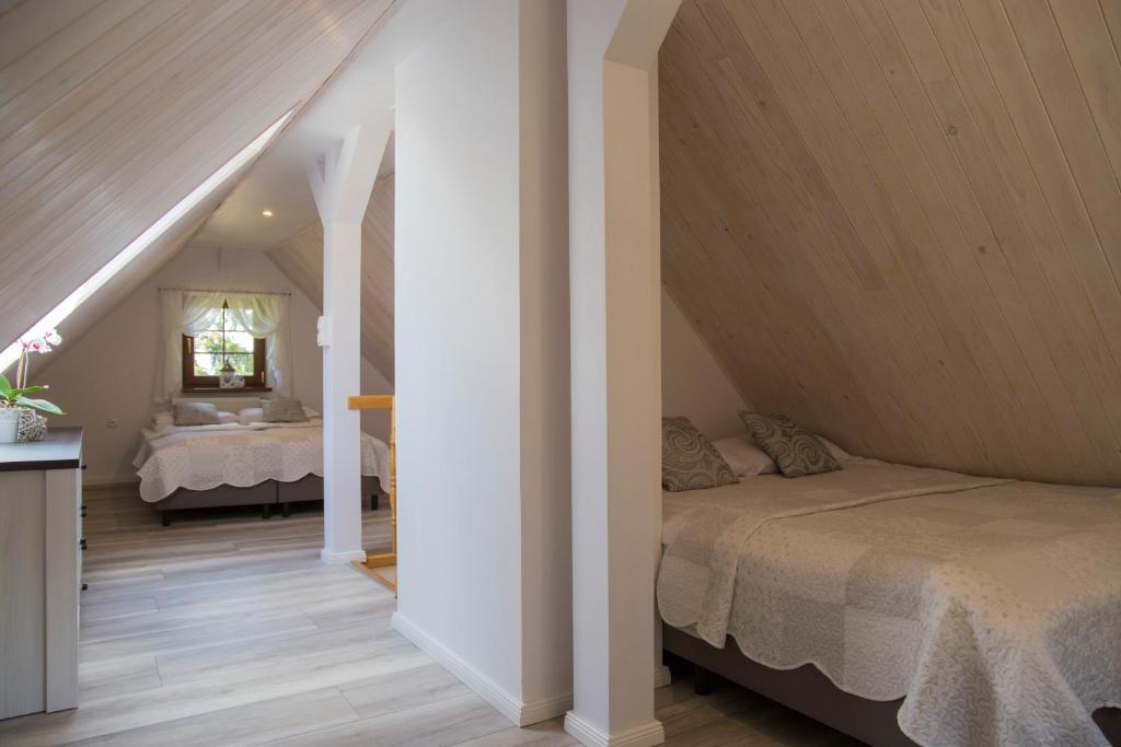 Posteľ alebo postele v izbe v ubytovaní Apartamenty EDEN jacuzzi, sauna
