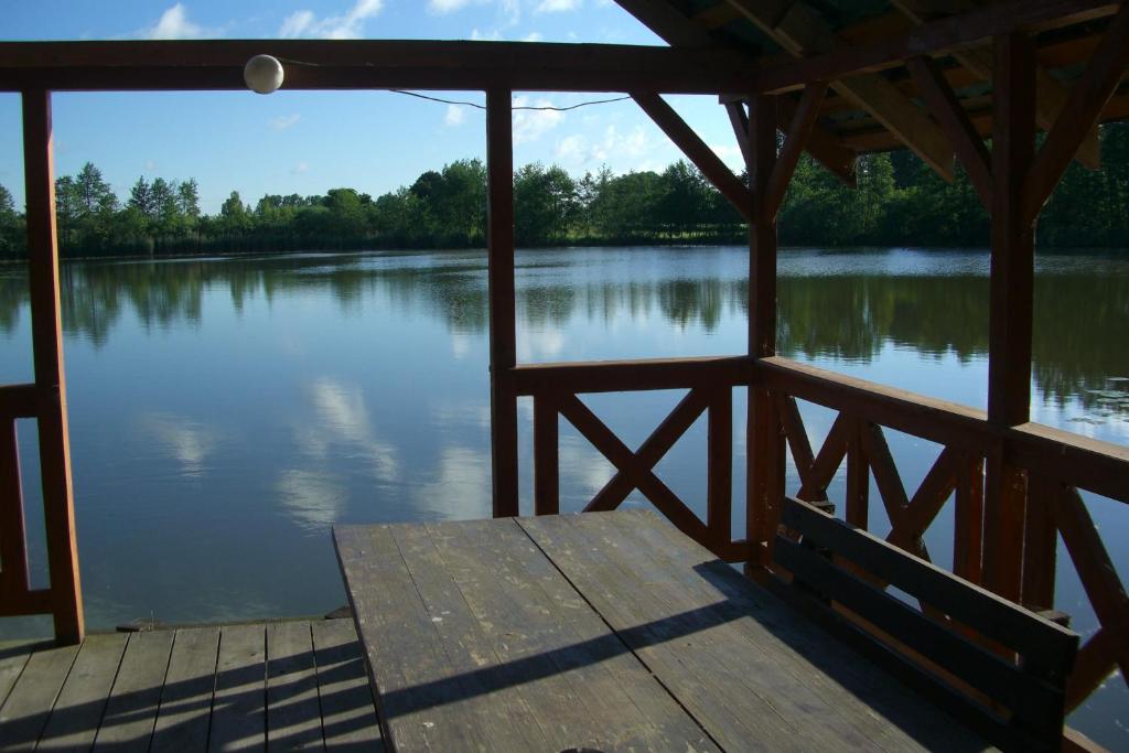 Widok na rzekę nieopodal tego domu wakacyjnego