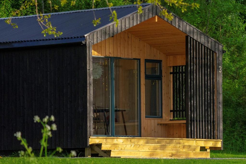 Budova, kde se kemp nachází