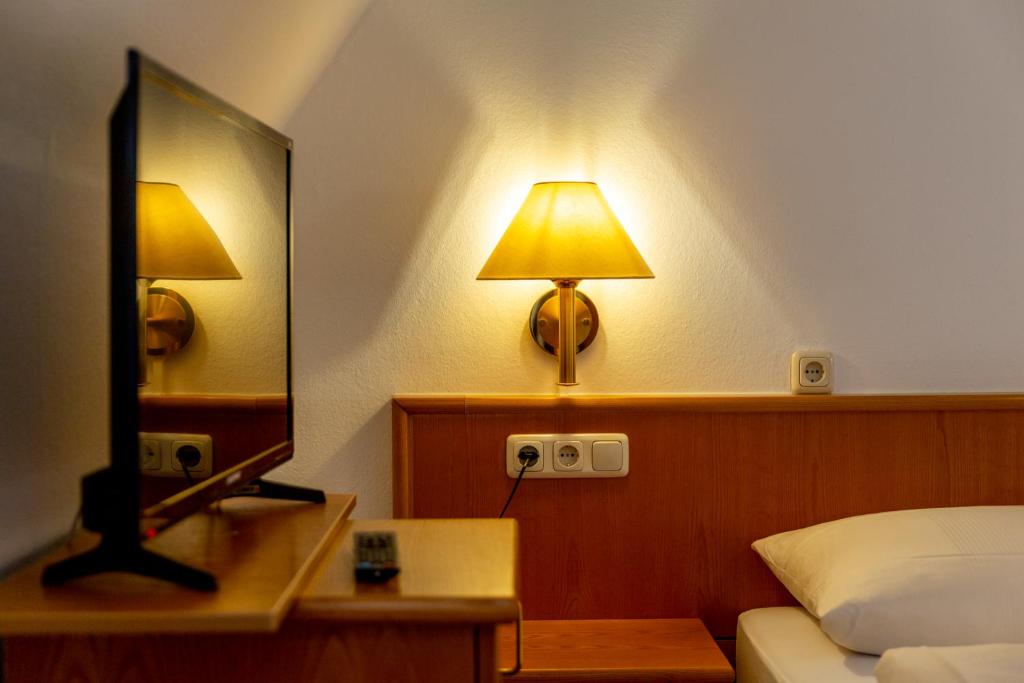 TV a/nebo společenská místnost v ubytování Gästehaus am weißen Turm