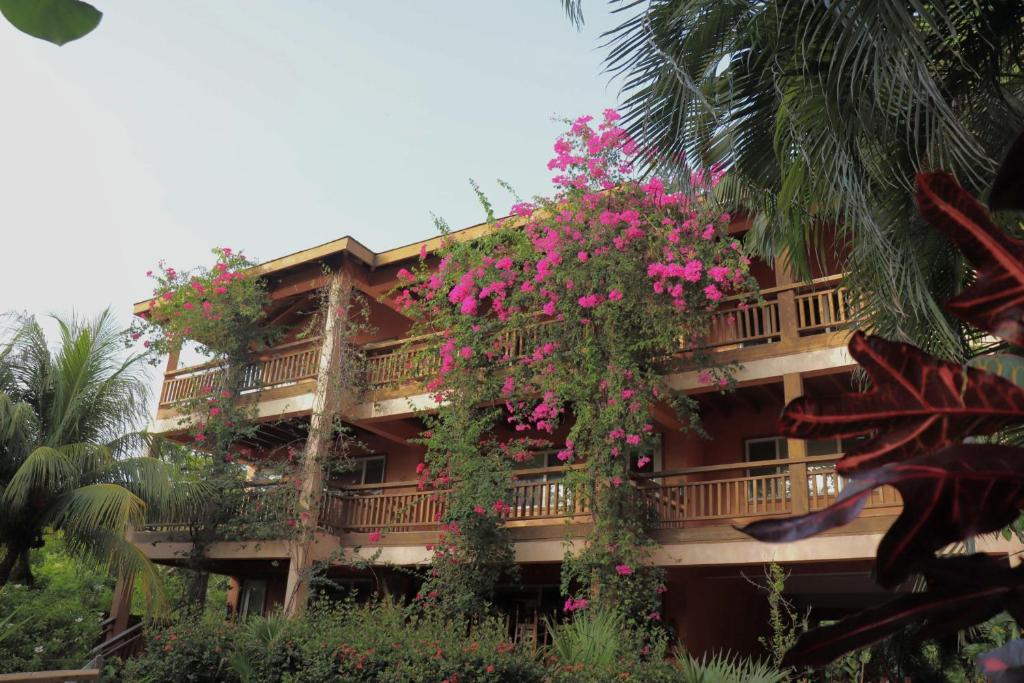 Zahrada ubytování Hotel Posada Seremein ,West Bay ,Roatan