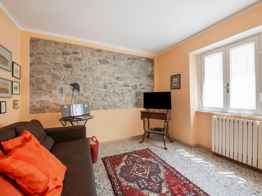 Televízia a/alebo spoločenská miestnosť v ubytovaní Unwind in a Cozy Home