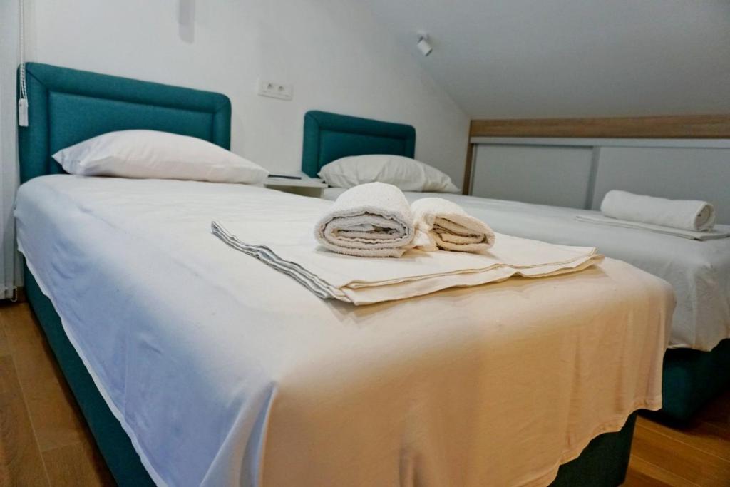 Postel nebo postele na pokoji v ubytování Apartmani M&E