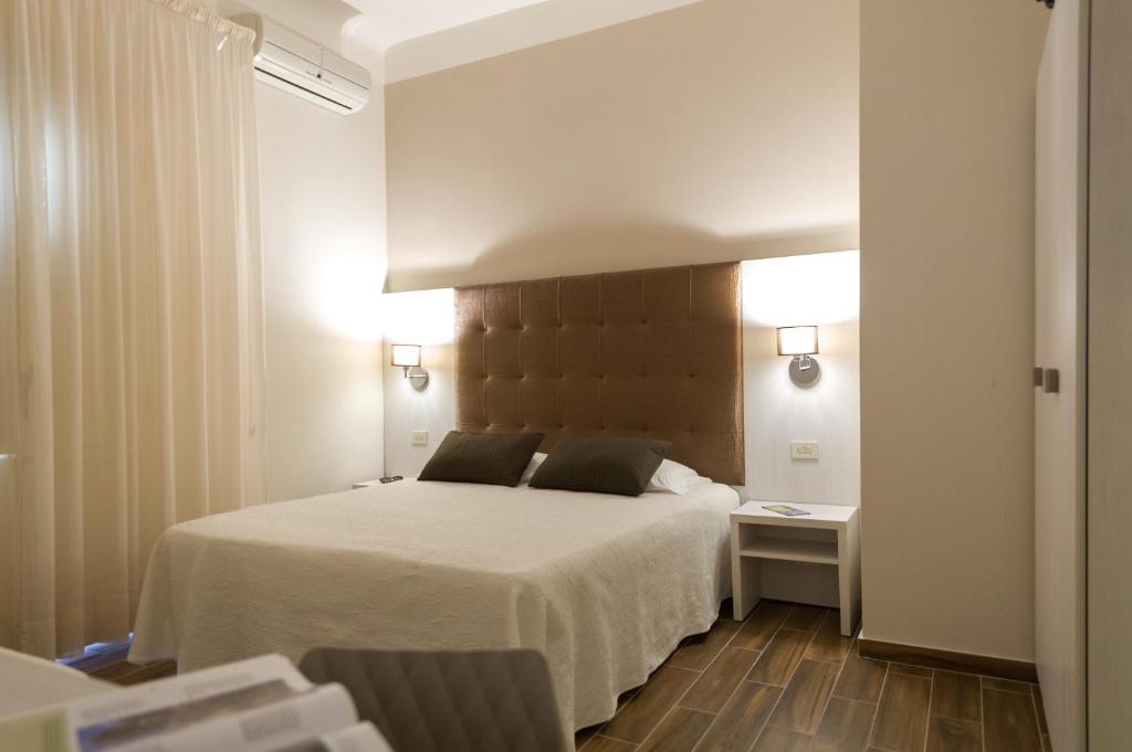 A bed or beds in a room at Albergo Battelli