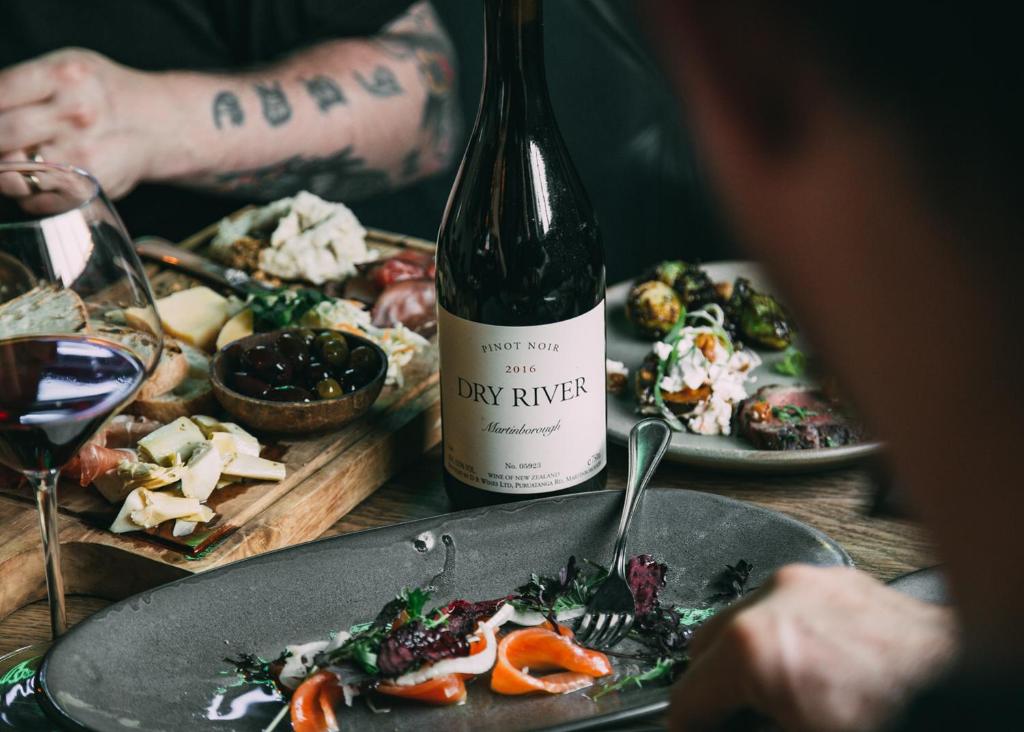 King and Queen Hotel Suites - Resim 17