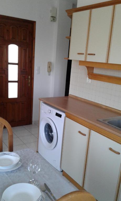 Kuchyňa alebo kuchynka v ubytovaní Annas apartment 2 (AgiosNikolaos)