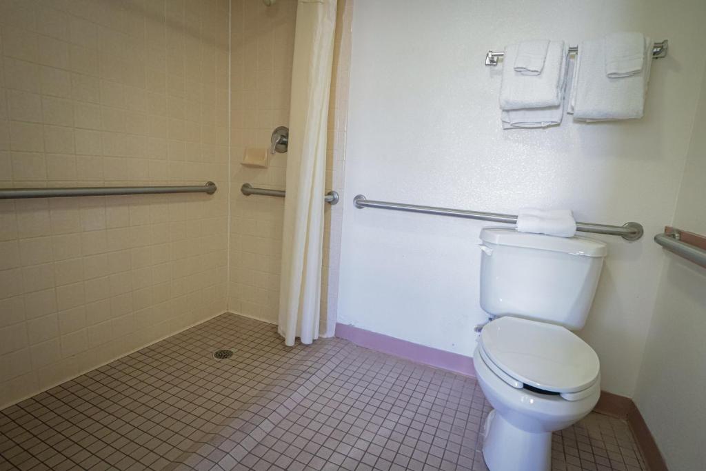 University Inn & Suites - King Room - Accès Au Handicap
