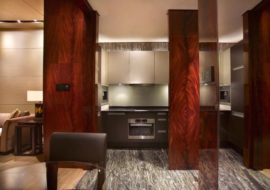 Kuchyň nebo kuchyňský kout v ubytování Grand Hyatt Shenzhen