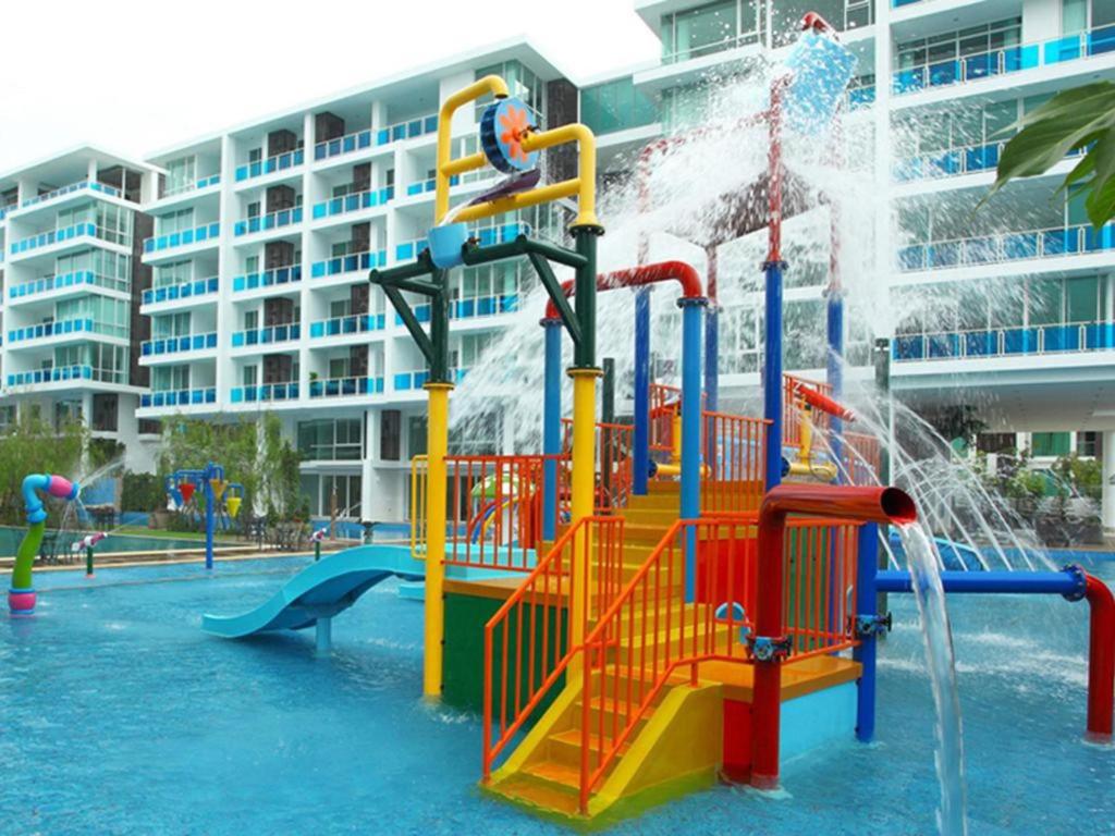 Bazén v ubytování My Resort@HUA HIN A504 nebo v jeho okolí