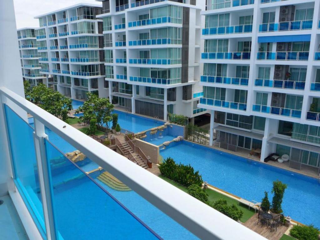 Bazén v ubytování My Resort@HUA HIN A504 nebo v jeho okolí