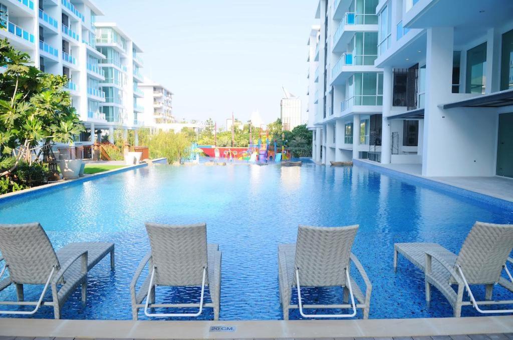 Bazén v ubytování My Resort@HUA HIN A504 nebo v jeho okolí