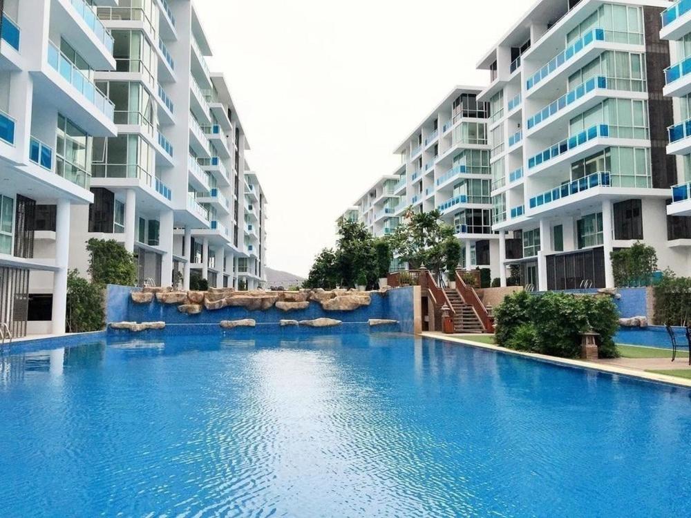 Bazén v ubytování My Resort@HUA HIN A504 nebo v jeho okolí