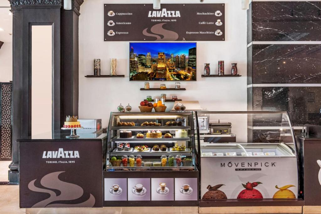 Sunday Hotel Holiday international Dubai - Resim 41