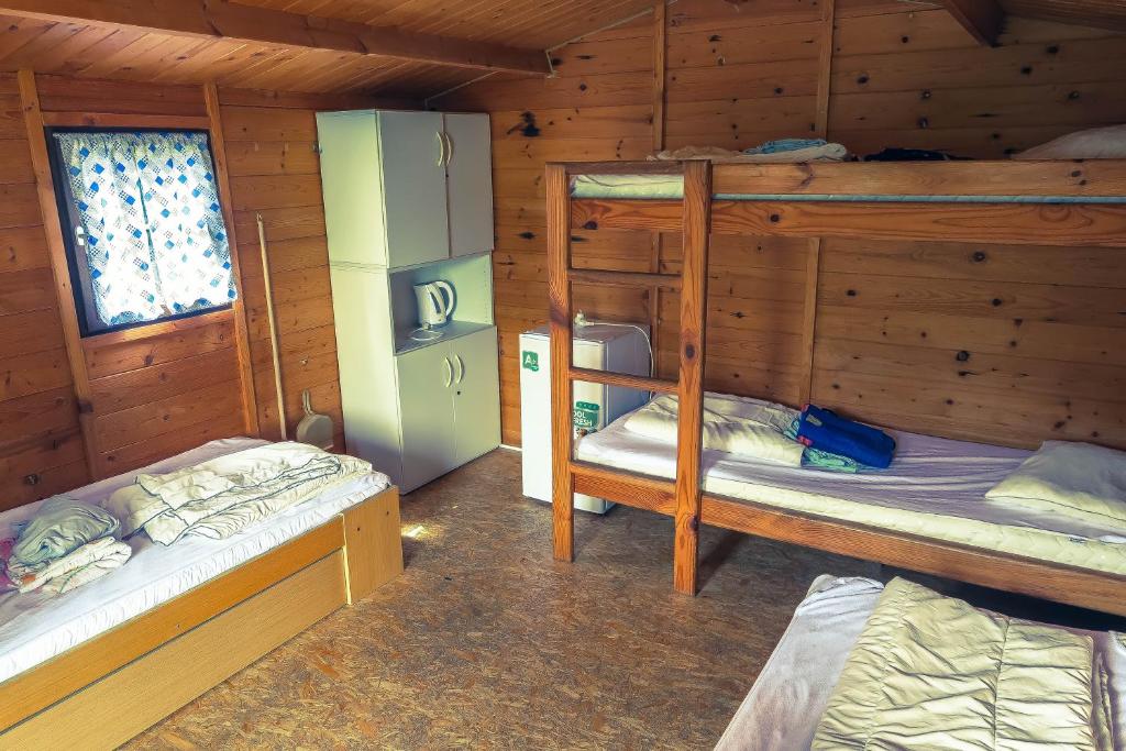 Postel nebo postele na pokoji v ubytování Chatky-Bítov 399