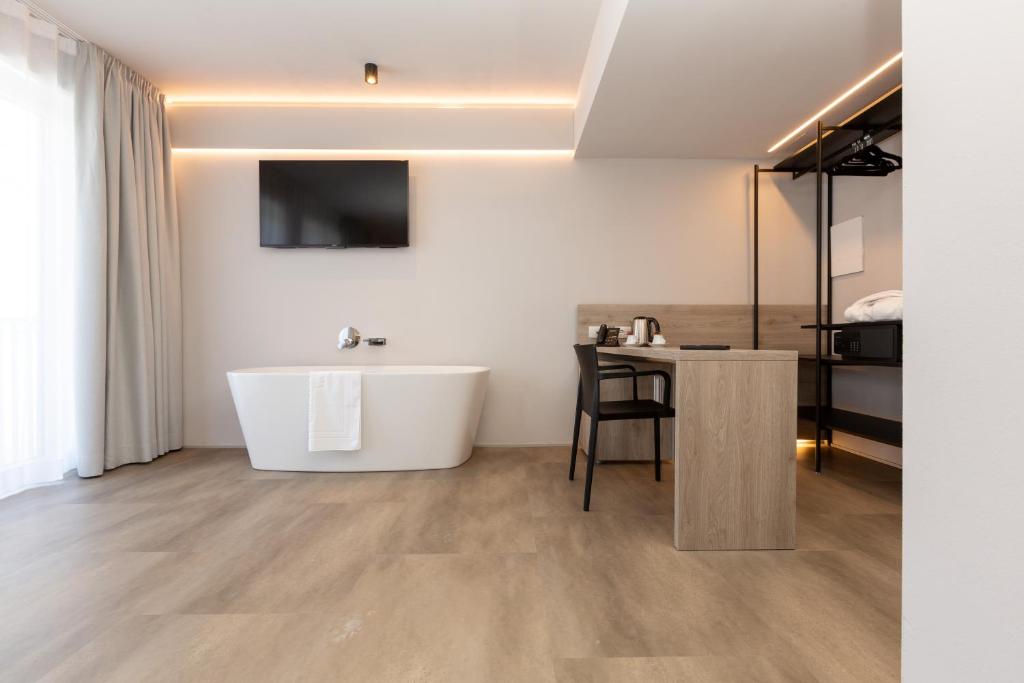 GoTì Hotel - 高级大号床间 - 带阳台