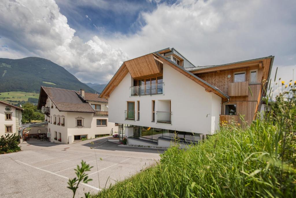Nespecifikovaný výhled na hory nebo výhled na hory při pohledu z hotelu