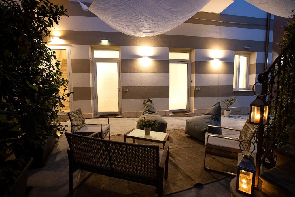 A seating area at MiniLoft25