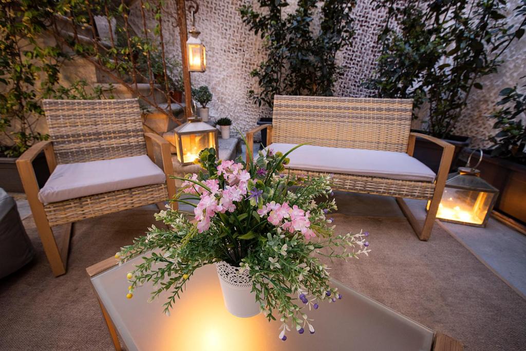 A seating area at MiniLoft25